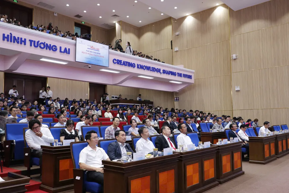 Quang cảnh hội thảo z7091150585020_0fdfdc54f81ff9338d148f8225e93688.jpg