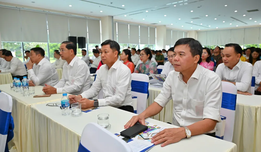 Đại biểu tham dự buổi làm việc với Công ty CP Thanh Bình Phú Mỹ, chủ đầu tư KCN chuyên sâu Phú Mỹ 3 4297988762533901065.jpg