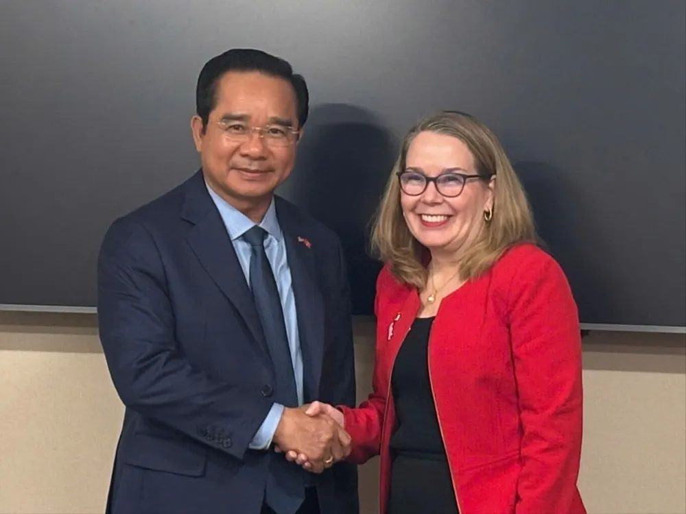 Chủ tịch UBND TPHCM Nguyễn Văn Được và bà Sarah Kemp tại buổi làm việc 0cefaf2c571bda45830a.jpg