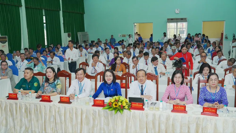 Đại biểu dự Đại hội đại biểu MTTQ phường An Phú Đông NGO03473.jpg