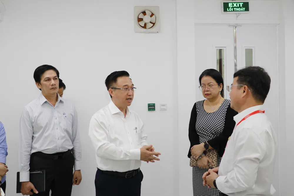 Phó Bí thư Thành ủy TPHCM trao đổi cùng lãnh đạo QTSC 6.JPG