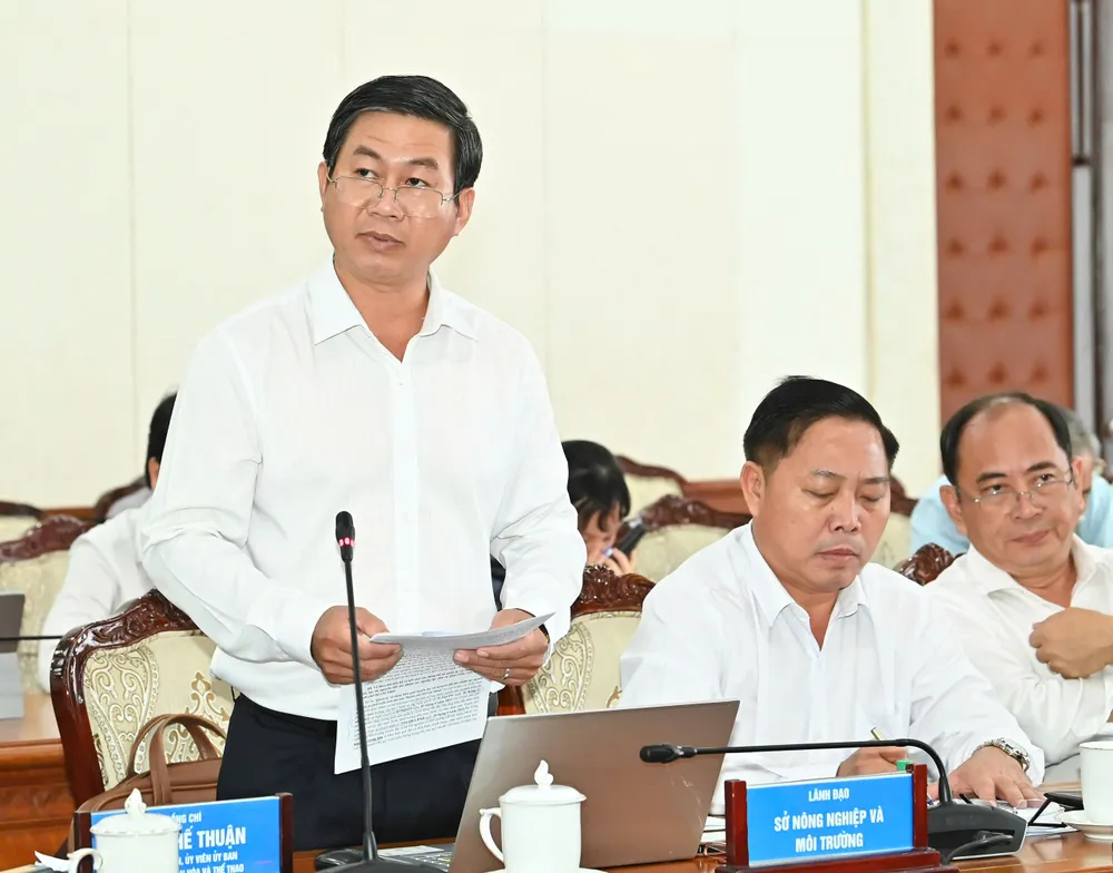 Lãnh đạo Sở NN-MT thảo luận 3920034752751208126.jpg