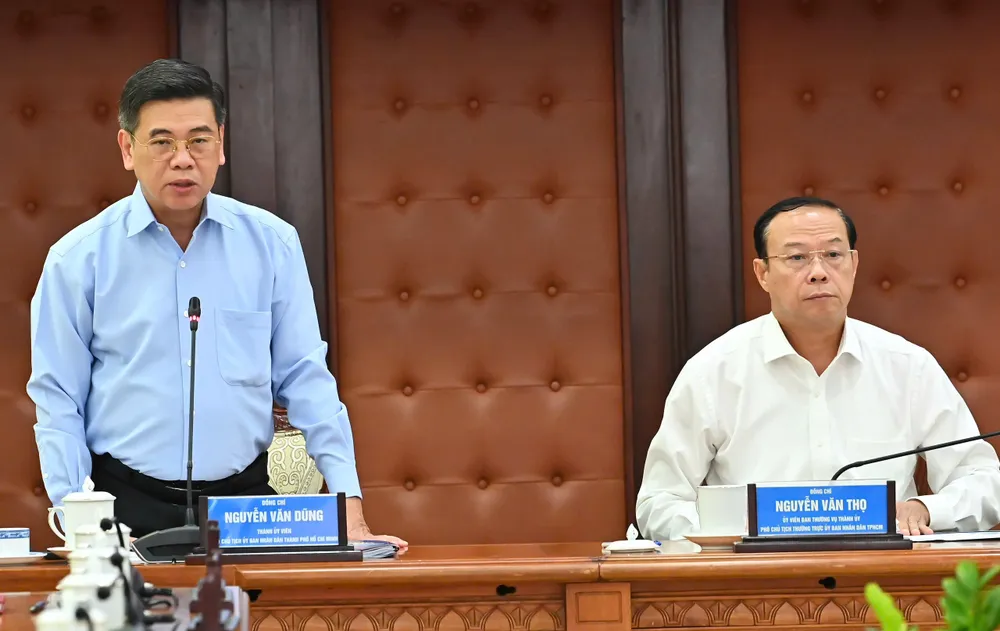 Phó Chủ tịch UBND TPHCM Nguyễn Văn Dũng phát biểu. Ảnh: VIỆT DŨNG 4570319976445895823a.jpg