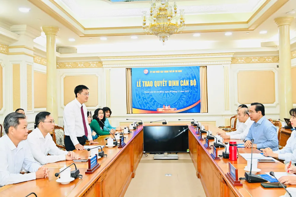 Đồng chí Phạm Văn Nghì phát biểu nhận nhiệm vụ. Ảnh: VIỆT DŨNG