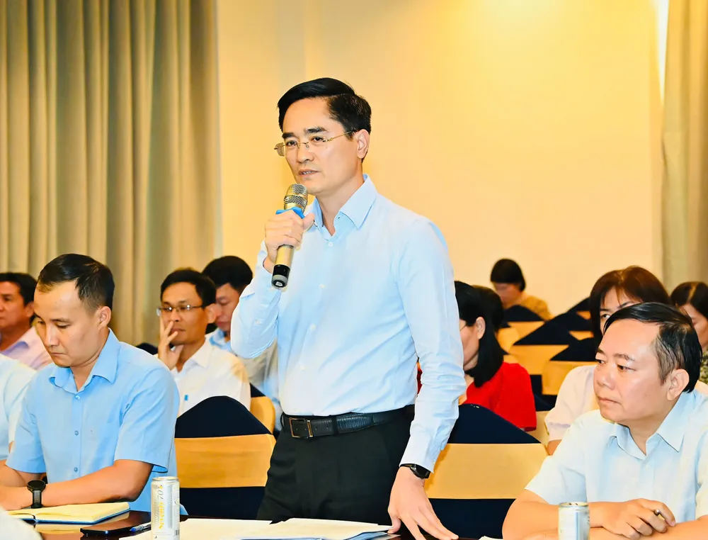 Ředitel odboru výstavby Ho Či Minova města Tran Quang Lam diskutoval s delegáty na skupinové diskuzi. z7308392846810_2aab37362f511f89db4ab3099fa4f33c.jpg