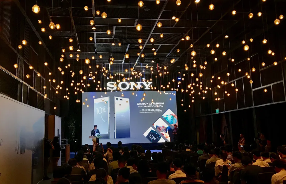 Sony Xperia XZ Premium có giá gần 18,5 triệu đồng ảnh 1