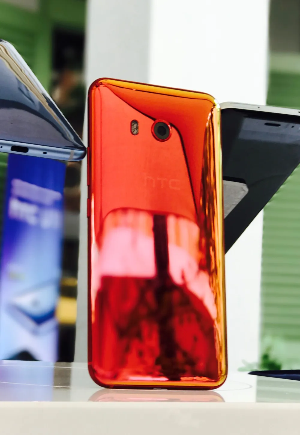 HTC U11 Sắc Đỏ Thời Thượng chính thức bán tại Việt Nam ảnh 2 HTC U11 Sắc Đỏ Thời Thượng chính thức bán tại Việt Nam ảnh 2