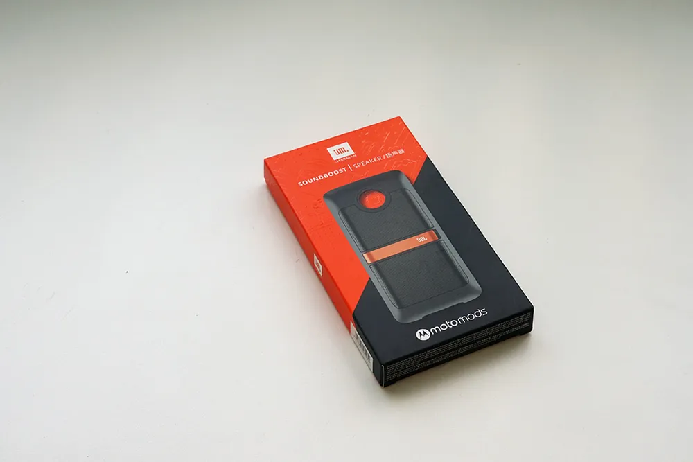 Thú vị với MotoZ2 Play cùng phụ kiện âm thanh Moto Mods ảnh 1 Thú vị với MotoZ2 Play cùng phụ kiện âm thanh Moto Mods ảnh 1