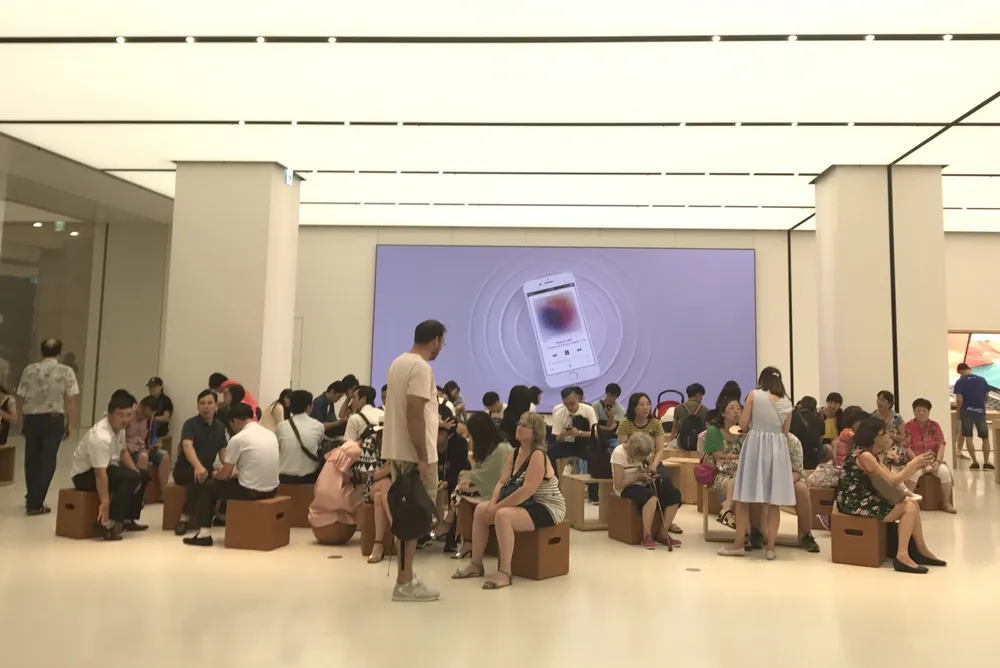 Sang trọng và gần gũi ở cửa hàng chính hãng Apple ảnh 1 Sang trọng và gần gũi ở cửa hàng chính hãng Apple ảnh 1
