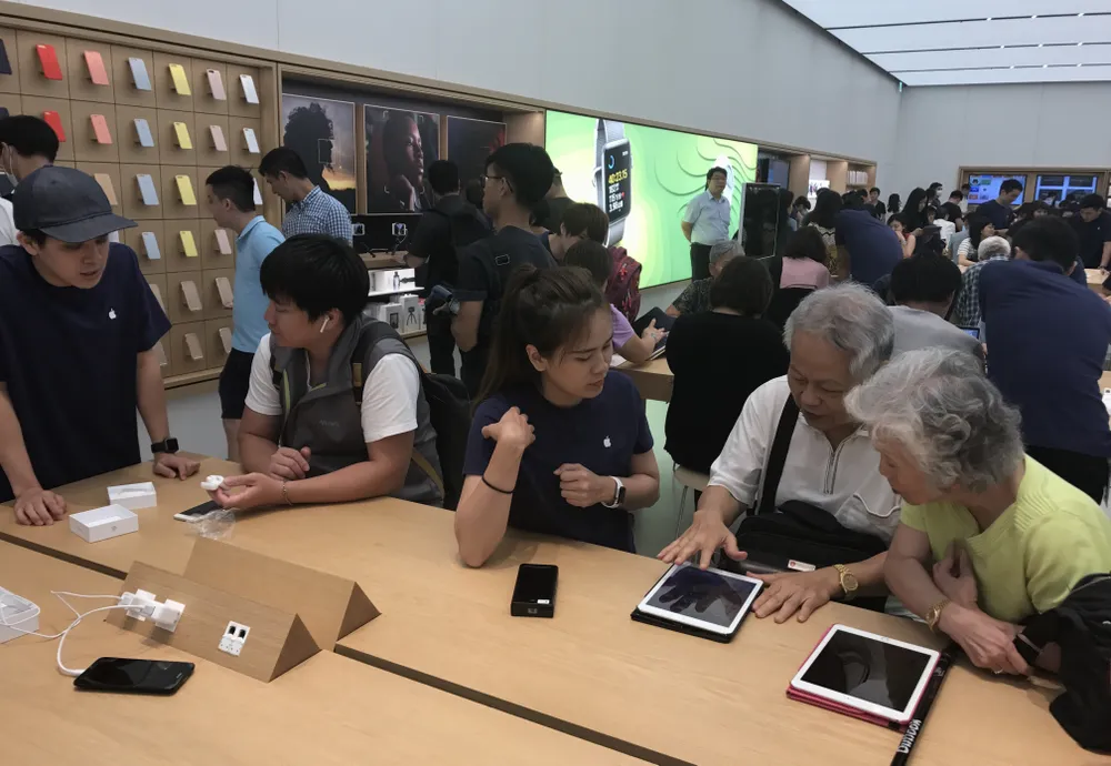Sang trọng và gần gũi ở cửa hàng chính hãng Apple ảnh 9 Sang trọng và gần gũi ở cửa hàng chính hãng Apple ảnh 9