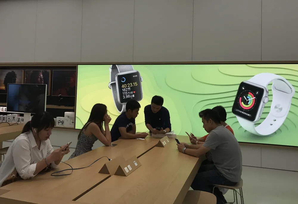 Sang trọng và gần gũi ở cửa hàng chính hãng Apple ảnh 12 Sang trọng và gần gũi ở cửa hàng chính hãng Apple ảnh 12
