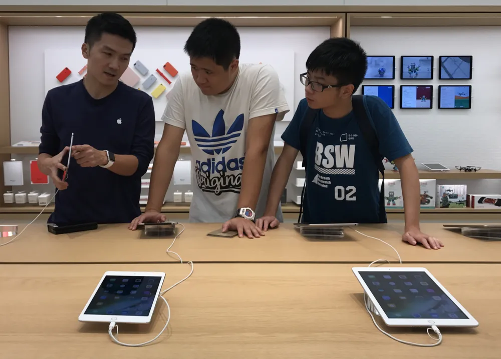 Sang trọng và gần gũi ở cửa hàng chính hãng Apple ảnh 10 Sang trọng và gần gũi ở cửa hàng chính hãng Apple ảnh 10