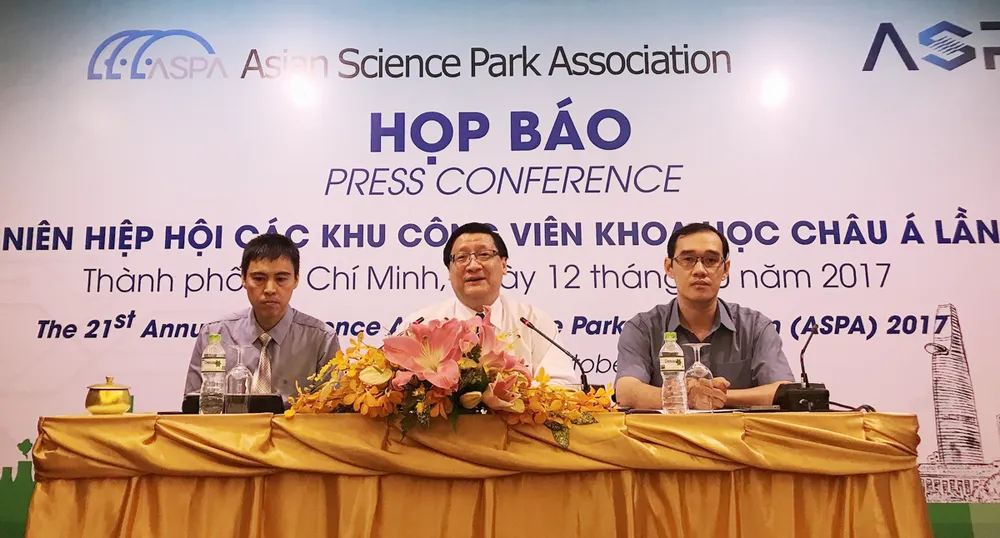 Ông Lê Hoài Quốc chủ trì cuộc họp báo