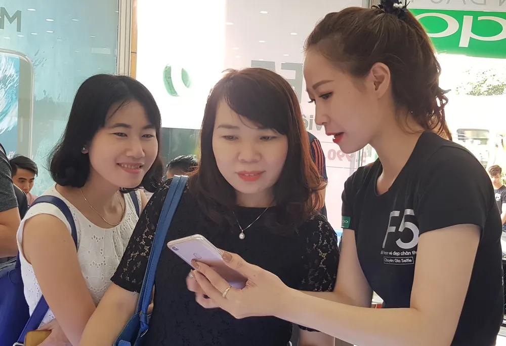 OPPO F5 chạm mốc 30.000 đơn hàng có cọc ảnh 2
