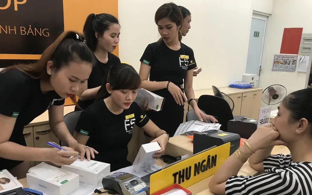 OPPO F5 chạm mốc 30.000 đơn hàng có cọc ảnh 1