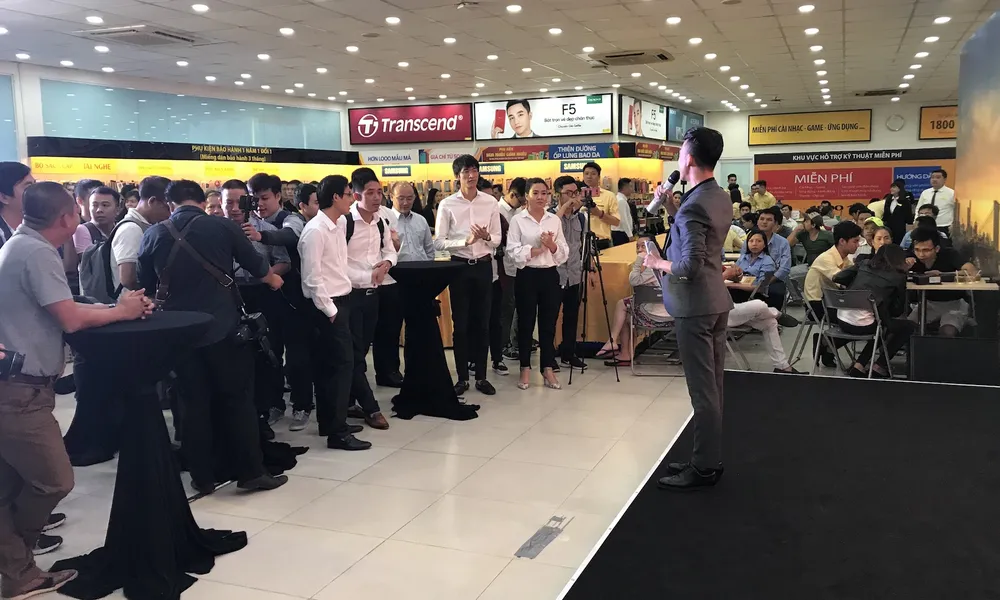 Hướng người dùng đến di động màn hình tràn ảnh 2