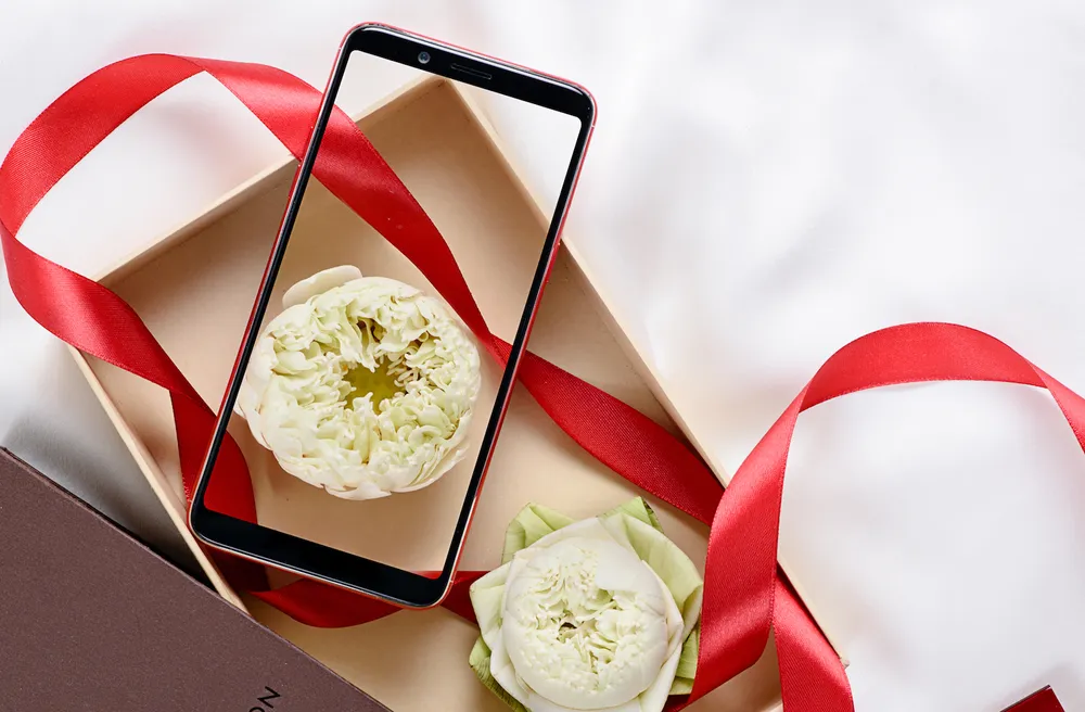 OPPO F5 6GB RED, sắc màu mới cho mùa lễ hội ảnh 1