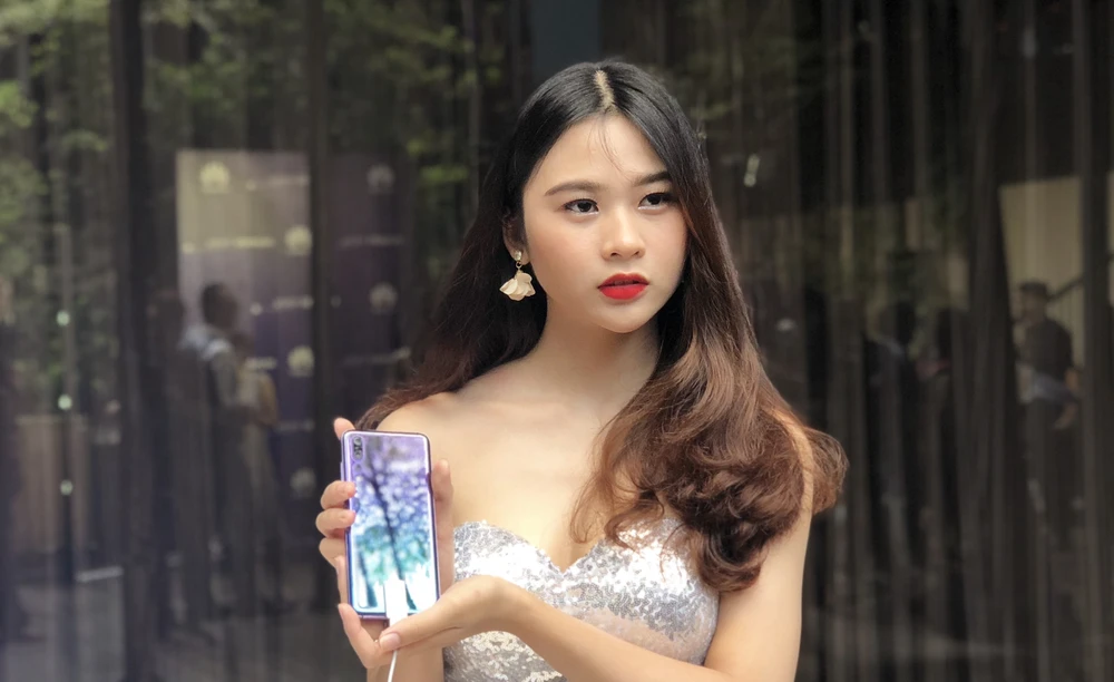  Huawei P20 Pro với vỏ máy khá bắt mắt