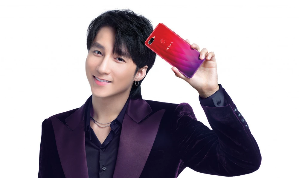 Sơn Tùng MTP cùng OPPO F9