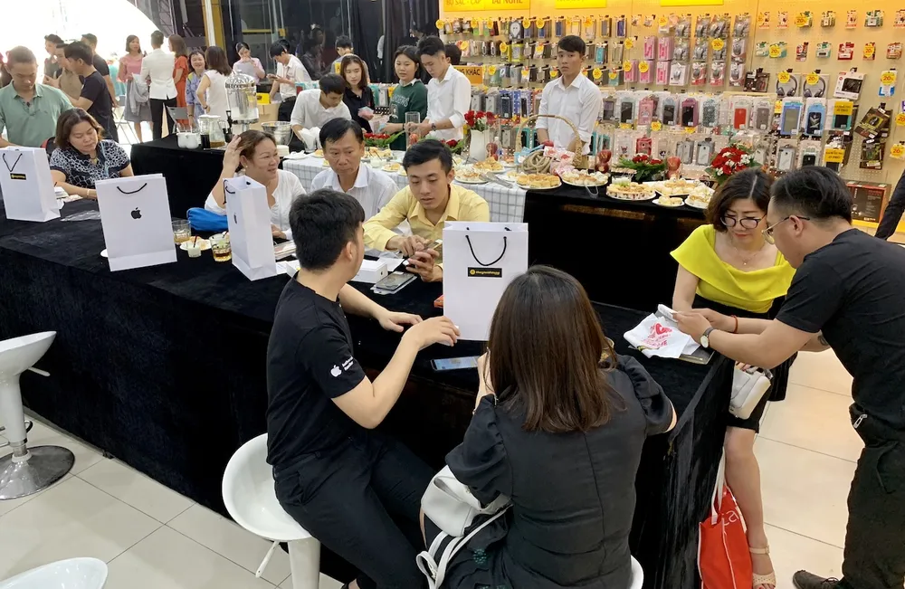 Bộ ba iPhone chính hãng mới chính thức lên kệ tại Thế Giới Di Động     ảnh 2 Bộ ba iPhone chính hãng mới chính thức lên kệ tại Thế Giới Di Động     ảnh 2