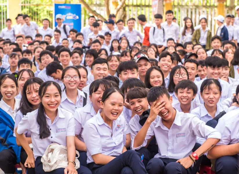 Các bạn học sinh  hào hứng với một buổi Hi school chia sẻ tâm lý tuổi học đường