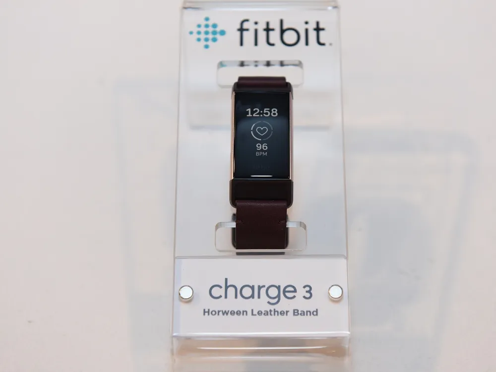 Fitbit Charge 3 giá thấp nhất gần 3,8 triệu đồng ảnh 1 Fitbit Charge 3 giá thấp nhất gần 3,8 triệu đồng ảnh 1