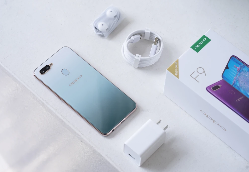 OPPO F9 phiên bản đặc biệt Xanh Phỉ Thúy