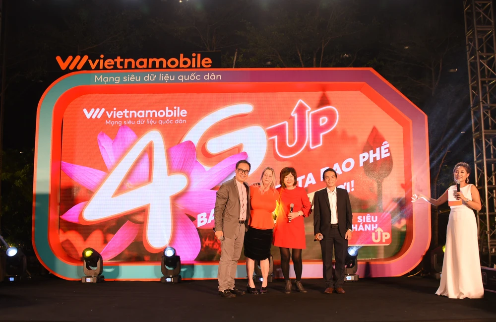 Vietnamobile giới thiệu “Siêu Thánh UP” 