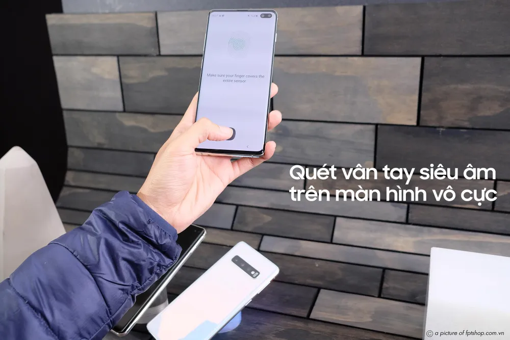 FPT Shop tặng bộ quà 6 triệu đồng cho khách đặt trước Galaxy S10 | S10+  ảnh 1