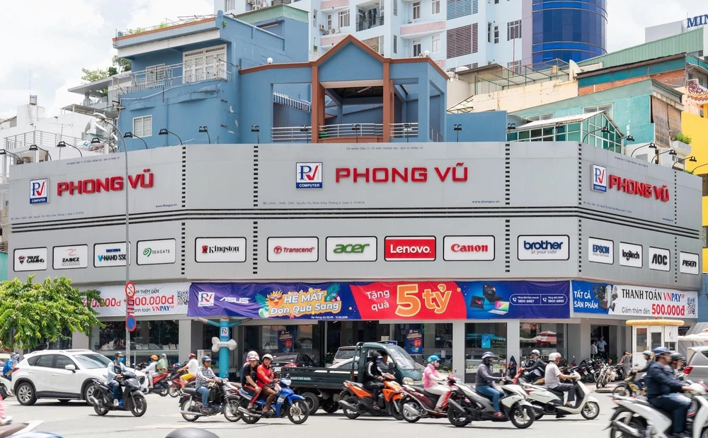 Cửa hàng Phong Vũ tại TPHCM