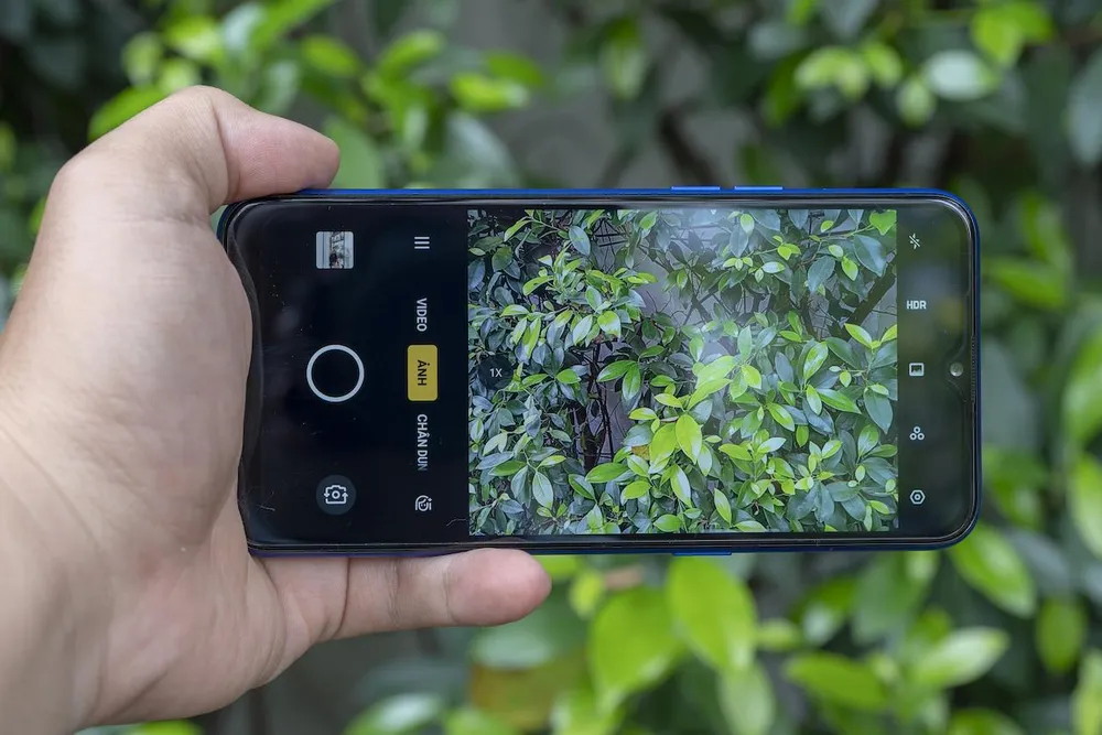 Realme C2 chính thức lên kệ với phiên bản Kim Cương Xanh và Kim Cương Đen ảnh 1