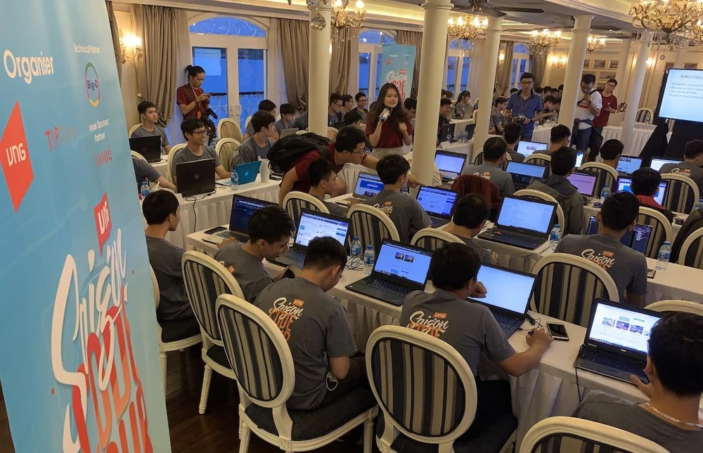 Saigon Code Tour với đông đảo các bạn trẻ yêu lập trình tham gia 