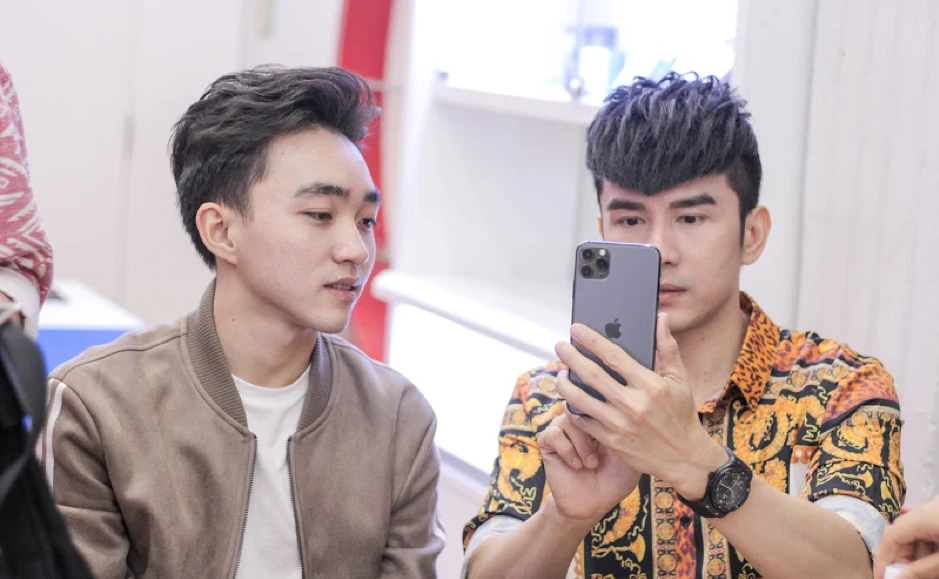 Nhiều nghệ sĩ mua iPhone 11 tại Di Động Việt ảnh 1 Nhiều nghệ sĩ mua iPhone 11 tại Di Động Việt ảnh 1