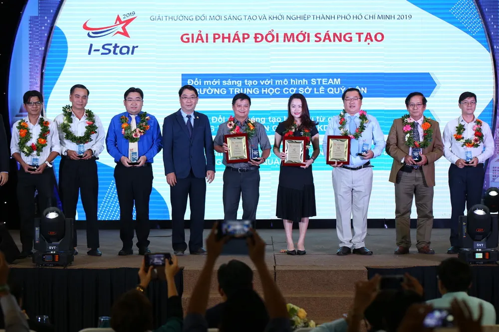 12 cá nhân và tổ chức nhận Giải thưởng Đổi mới sáng tạo và Khởi nghiệp TPHCM 2019  ảnh 1