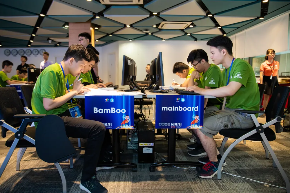 Ba sinh viên năm nhất chiến thắng cuộc thi lập trình lớn nhất Việt Nam ảnh 1 Ba sinh viên năm nhất chiến thắng cuộc thi lập trình lớn nhất Việt Nam ảnh 1