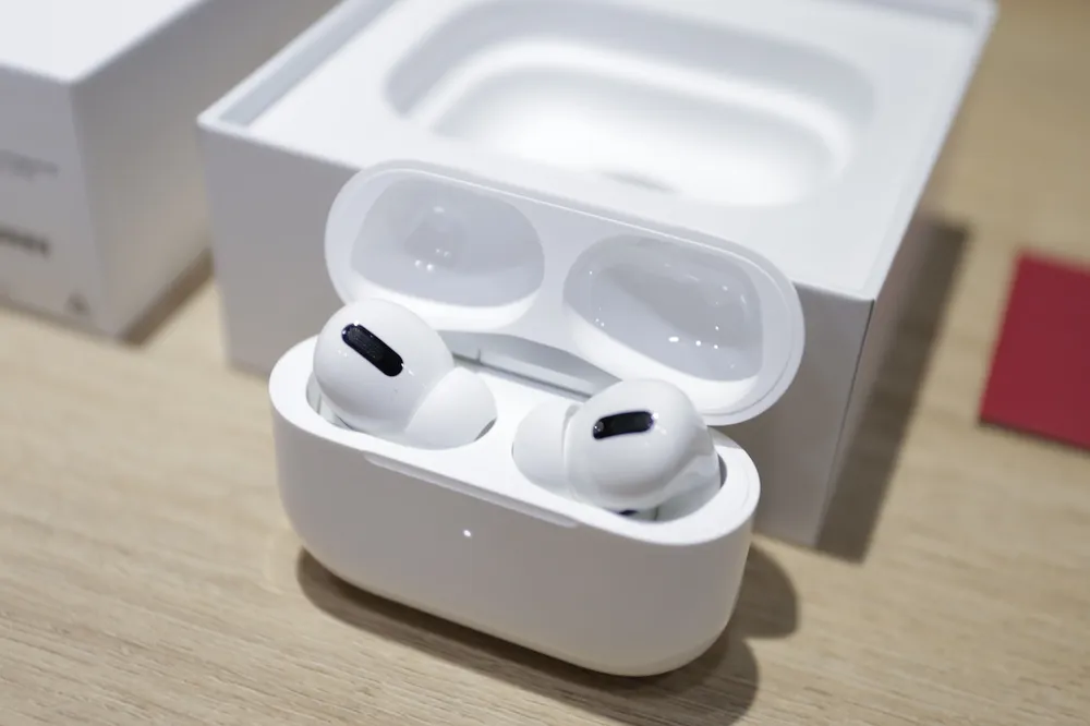 Airpods Pro có mặt đầu tiên tại Di Động Việt, giá bán bình ổn 6,9 triệu đồng ảnh 2