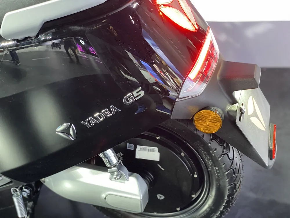 YADEA G5 với đầy đủ kết nối công nghệ ảnh 4