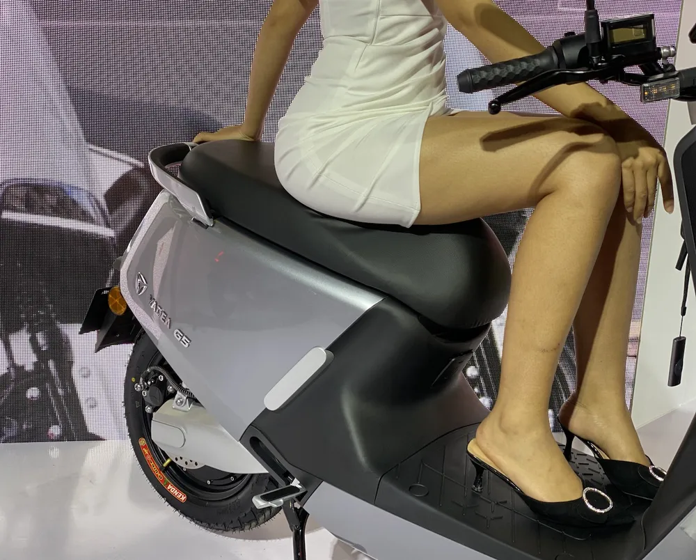 YADEA G5 với đầy đủ kết nối công nghệ ảnh 6