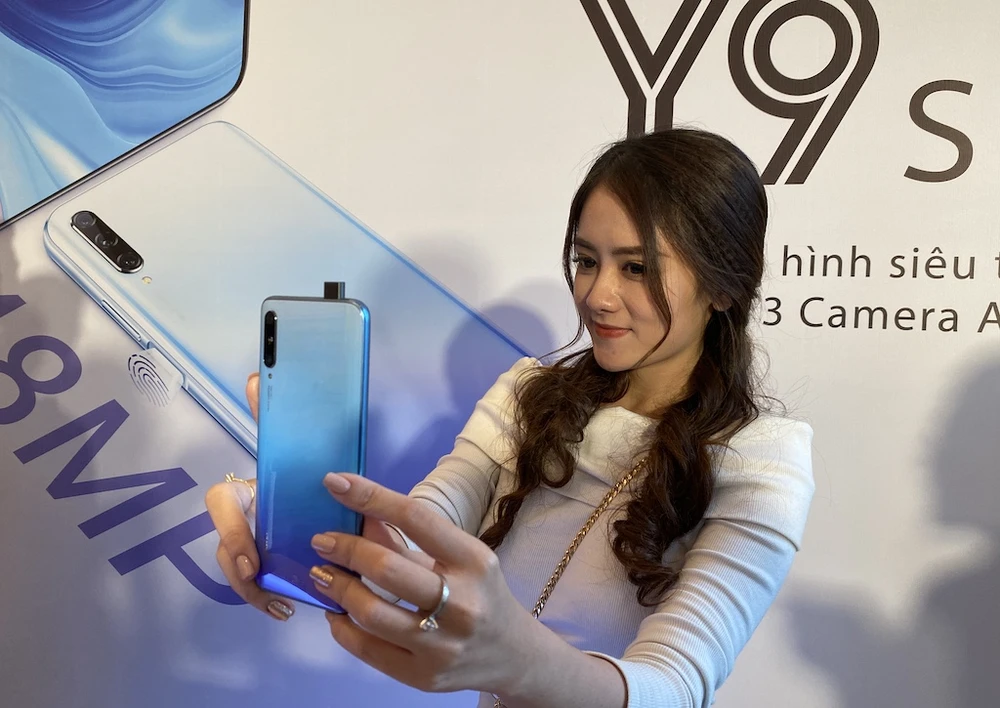 Huawei Y9s giá 6.490.000 đồng