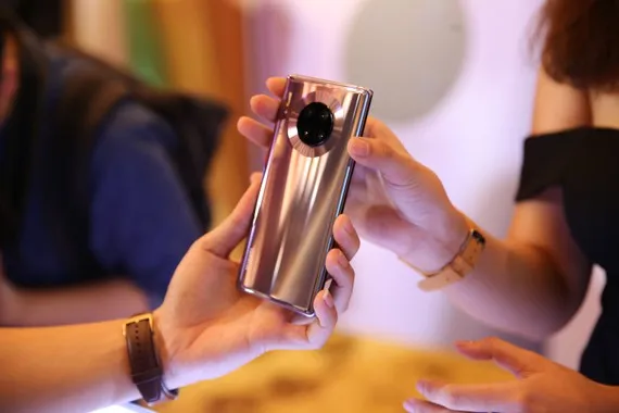 Huawei Mate 30 Pro sẽ được mở bán tại hệ thống các cửa hàng điện thoại chính hãng tại Việt Nam  ảnh 2 Huawei Mate 30 Pro sẽ được mở bán tại hệ thống các cửa hàng điện thoại chính hãng tại Việt Nam  ảnh 2