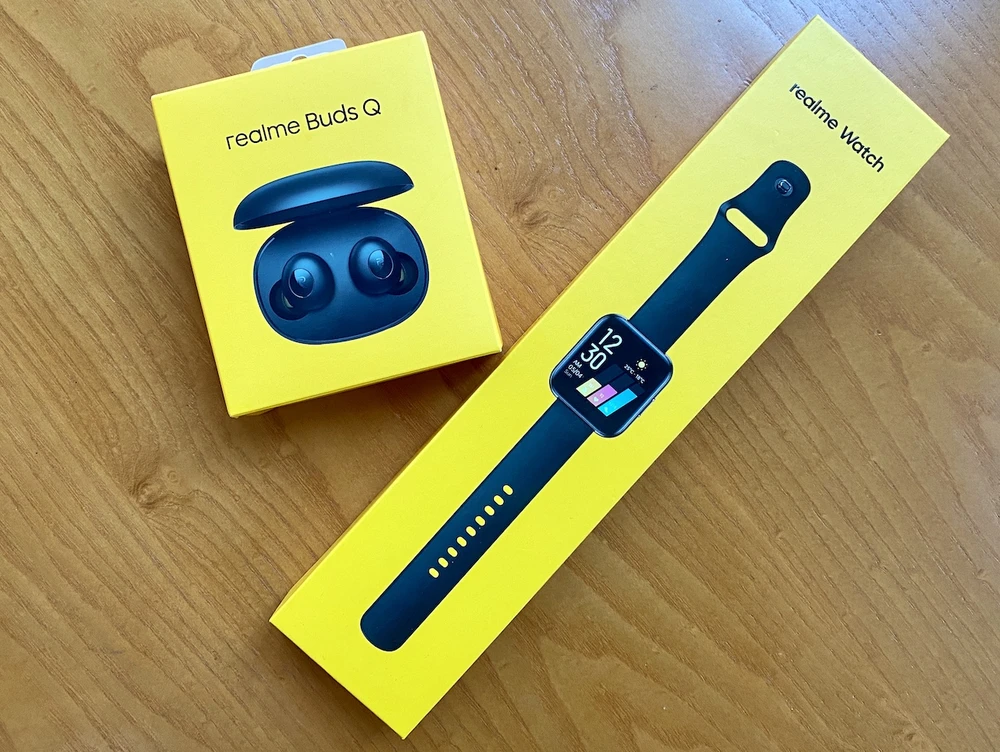 Realme SmartWatch và Realme Buds Q