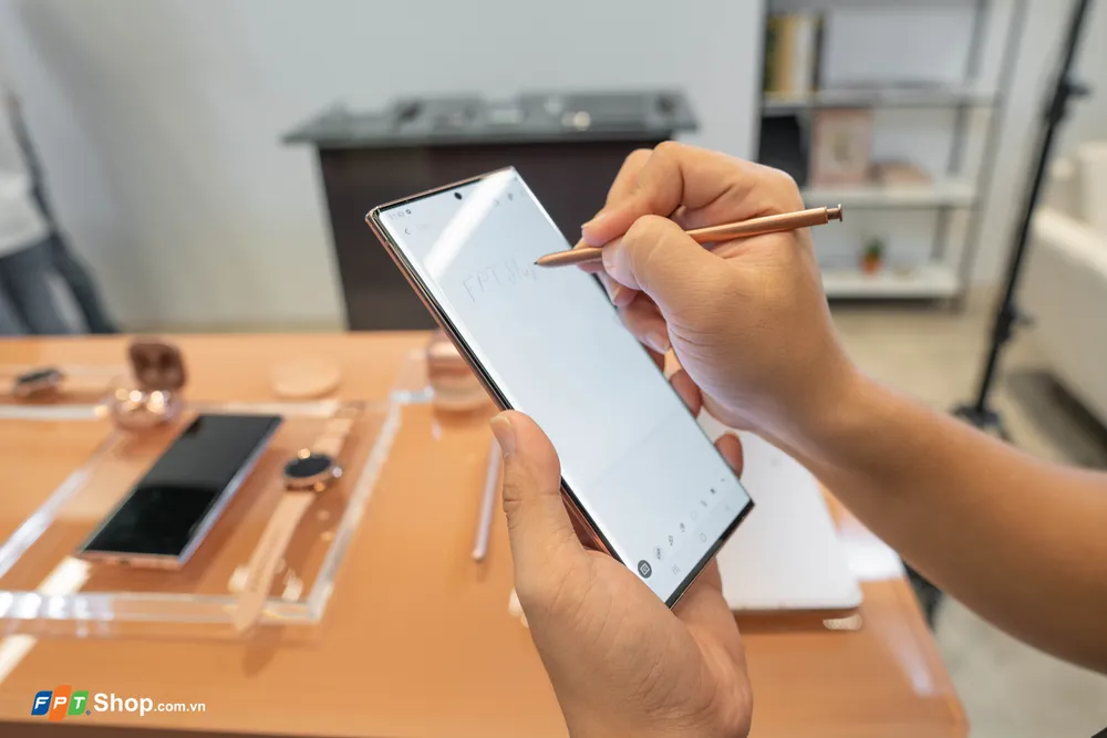 FPT Shop: Khách hàng được “Thu cũ đổi mới” và nhận quà 6 triệu đồng ảnh 1 FPT Shop: Khách hàng được “Thu cũ đổi mới” và nhận quà 6 triệu đồng ảnh 1