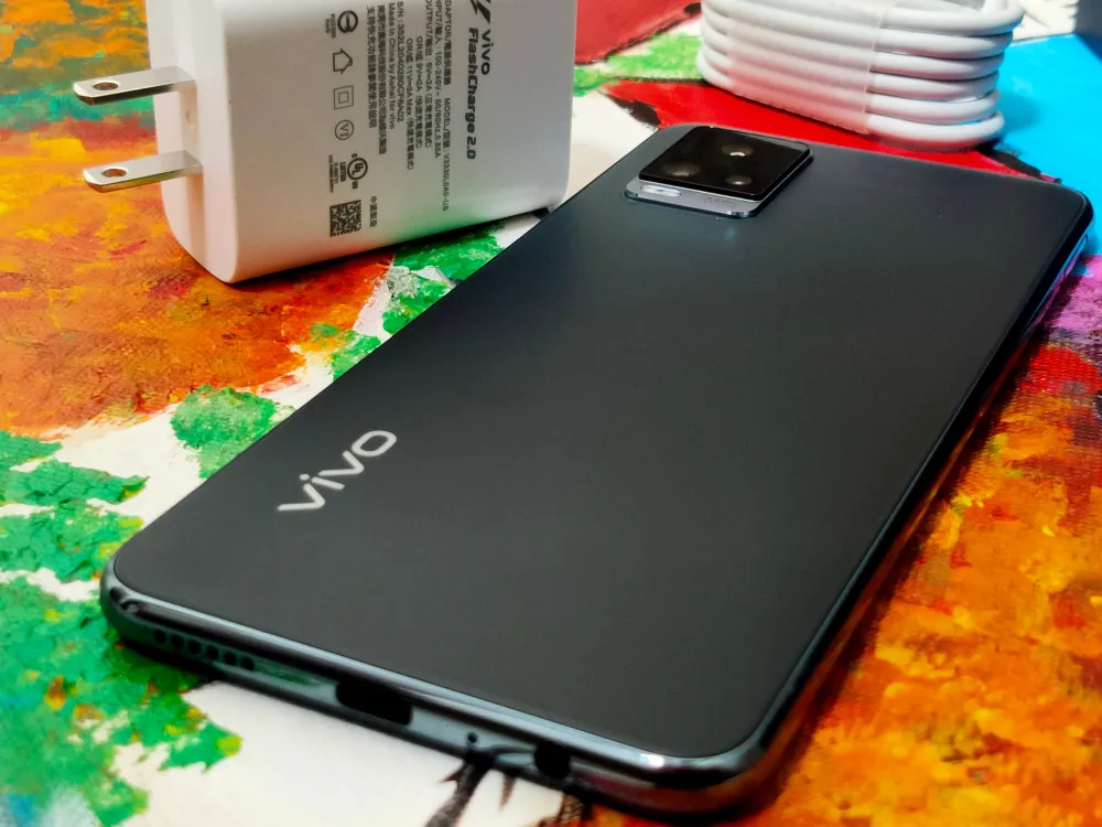 vivo V20: Thiết kế mỏng, trọng lượng nhẹ  ảnh 3 vivo V20: Thiết kế mỏng, trọng lượng nhẹ  ảnh 3