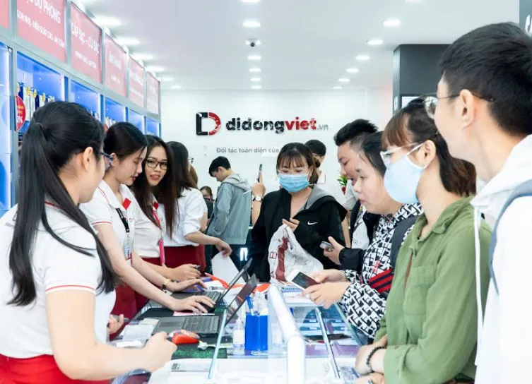 iPhone mới xuất hiện, iPhone cũ xuống giá  ảnh 1