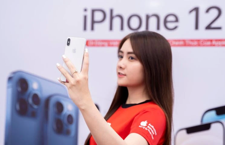 Người dùng công nghệ chờ Tết để mua iPhone giá tốt