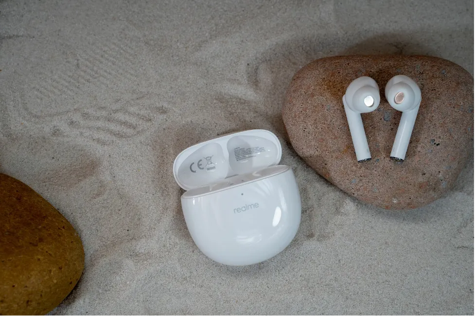 Realme Buds Air Pro chống ồn chủ động với giá gần 2,7 triệu đồng ảnh 1