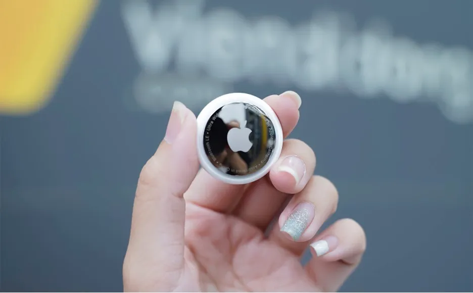 Apple AirTag đầu tiên về Việt Nam, giá 990 ngàn đồng ảnh 2 Apple AirTag đầu tiên về Việt Nam, giá 990 ngàn đồng ảnh 2