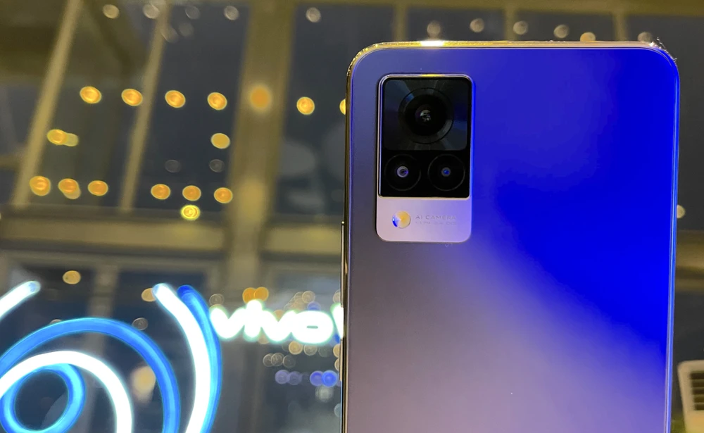 vivo V21 5G với điểm nhấn ở camera