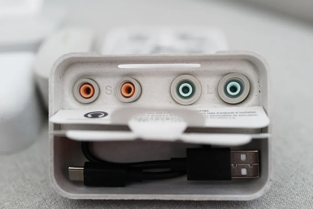 Mở hộp tai nghe Sony WF-1000XM4 chính hãng tại Việt Nam ảnh 3