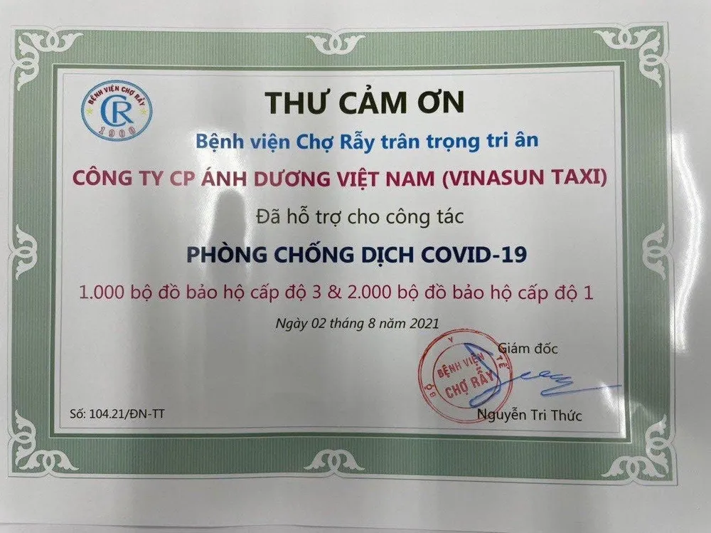 Hỗ trợ 250 xe taxi, 3.000 bộ đồ bảo hộ y tế phục vụ bệnh viện và nhân viên tuyến đầu chống dịch ảnh 1